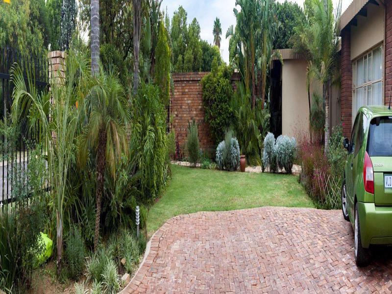 Rest-A-While Guest House - Pretoria Exterior foto